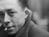Con 29 años Camus publicó 'El Extranjero', su novela más aplaudida.