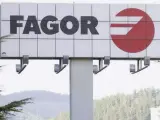 Imagen del cartel de la factoría de la empresa Fagor en la localidad guipuzcoana de Mondragón.