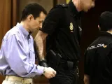 José Bretón sale de la sala tras escuchar el veredicto del jurado que le ha declarado culpable del asesinato de sus dos hijos.