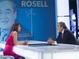 La presentadora Ana Pastor interroga al presidente de la CEOE, Juan Rosell, en el programa 'El Objetivo'.