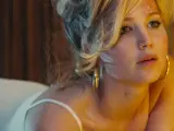 Clip de 'American Hustle': Jennifer Lawrence quiere que le huelas las uñas