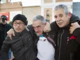 El preso de ETA, Juan Andrés Urquizu (c), condenado a 41 años, de los que ha cumplido 26, a su salida de la cárcel de Teruel, tras ser puesto en libertad en aplicación de la derogación de la retroactividad de la doctrina Parot.