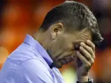 Miroslav Djukic se lamenta en el partido del Valencia ante el Valladolid.