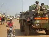 Un tanque militar francés patrulla en el centro de Bangui, capital de la República Centroafricana.