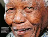 El diario ABC convertía su portada en un enorme retrato de Nelson Mandela y titulaba "Adiós a un héroe del siglo XX" y destacaba que acabó con el "oprobio" del apartheid.