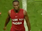 El futbolista marfileño Didier Drogba, con su camiseta en honor a Nelson Mandela.