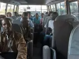 Ciudadanos keniatas llegan a su país tras ser evacuados de Sudán del Sur por el recrudecimiento del conflicto.
