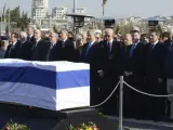 El presidente israelí, Simón Peres; el primer ministro israelí, Benjamin Netanyahu; el vicepresidente estadounidense, Joe Biden; el ex primer ministro británico, Tony Blair, y otros de los invitados al funeral de Sharon.