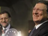 El presidente de la Comisión Europea, José Manuel Durao Barroso, en el momento de recibir de manos del Príncipe de Asturias el Premio Carlos V, que otorga la Academia Europea de Yuste.