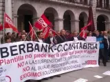 Imagen de una protesta de los sindicatos CC OO y UGT contra el ERE realizado en Liberbank.
