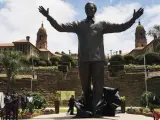 Zuma inaugura una estatua de Mandela de nueve metros de altura.