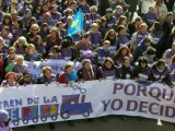 Cabecera de la manifestación celebrada en Madrid entre Atocha y la plaza de Neptuno contra la reforma del aborto planeada por el PP, al grito de "Gallardón dimisión" con pancartas con lemas como "Decidir nos hace libres".