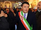 El líder del Partido Democrático (PD), Matteo Renzi (c), asiste a una ceremonia celebrada en el Palacio Vecchio de Florencia (Italia).