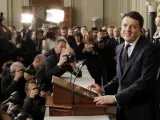 Renzi ofrece una rueda de prensa tras aceptar "con reservas" el encargo del jefe de Estado, Giorgio Napolitano, de formar un Gobierno en Italia, en el Quirinal de Roma (Italia).