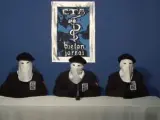 Imagen de archivo del vídeo en el que ETA anunció el cese definitivo de su actividad armada el pasado 20 de octubre de 2011.