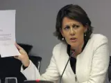 La presidenta del Gobierno de Navarra, Yolanda Barcina, durante su comparecencia en la comisión de investigación abierta en el Parlamento de Navarra por las acusaciones contra "injerencias" de la exdirectora de la Haciernda Foral.