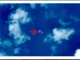 Imágenes captadas por un satélite chino de lo que podrían ser los restos del avión malasio desaparecido.