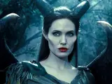 Vídeo: Angelina Jolie pierde las alas en 'Maléfica'