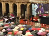 Miles de personas han asistido al funeral de Iñaki Azkuna en la catedral de Santiago en la capital vizcaína.