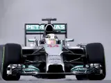 El piloto británico de Mercedes Lewis Hamilton, rodando.