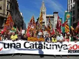 Cabecera de la manifestación que bajo el lema "Por una Catalunya Social", ha sido convocada en Barcelona contra las políticas de austeridad y los recortes, y en defensa de los derechos sociales y laborales.
