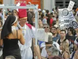 Imagen de la marcha laica contra la dedicación de dinero público a la visita del papa a Madrid en 2011.