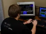 Un hacker frente a su ordenador.