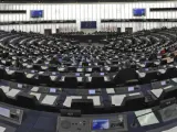 Imagen tomada con un objetivo de ojo de pez que muestra el pleno del Parlamento Europeo en Estrasburgo.