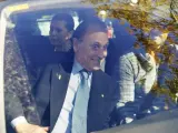 El expresidente del Betis Manuel Ruiz de Lopera, a la salida de los juzgados de Sevilla tras la citación de la jueza Alaya en 2013.
