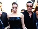 Brad Pitt, agredido por un bromista en la premiere de 'Maléfica'