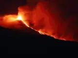 Una vista del volcán en erupción