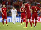 Los jugadores de España se lamentan en el partido ante Chile.