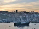 Vista de Getaria y su puerto desde el mar.