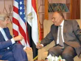 El secretario de Estado de EE UU, John Kerry, en una reunión con su homólogo egipcio, el ministro de Asuntos Exteriores, Sameh Shukri.