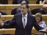 El presidente del Ejecutivo, Mariano Rajoy, responde a una de las preguntas en la sesión de control al Gobierno en el pleno del Senado.
