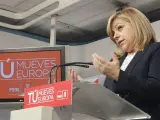 La candidata socialista Elena Valenciano durante su comparecencia en la sede del partido, en Madrid, tras conocer los resultados de las elecciones al Parlamento Europeo.