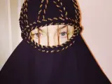 Madonna viste un burka en una fotografía publicada en la red social Instagram.