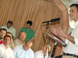 El candidato a la secretaría general Pedro Sánchez, durante su intervención en un acto con alcaldes y concejales socialistas de España, celebrado en Santa Olalla (Toledo).