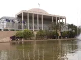 Exteriores del Palau de la Música de Valencia, situado junto al antiguo cauce del Turia.