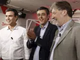 De izda a dcha: Pedro Sánchez, Eduardo Madina y Antonio Pérez Tapias.