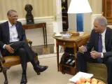 El presidente de Estados Unidos, Barack Obama, se reúne con el fiscal general de EE.UU., Eric Holder.