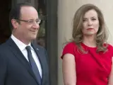 Imagen de archivo de mayo de 2013 del presidente francés, François Hollande, y la que ya es su expareja Valérie Trierweiler.