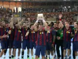 Los jugadores del Barcelona celebran el título de la Supercopa Asobal 2014 conseguido ante el Granollers.