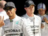 Lewis Hamilton y Nico Rosberg, tras lograr los dos mejores puestos en la calificación del GP de Italia.