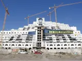 Fotografía de archivo tomada el 5 de septiembre de 2011 del hotel construido en la playa de El Algarrobico, en el municipio almeriense de Carboneras y situado en el Parque Natural del Cabo de Gata.