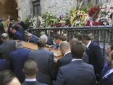 El féretro con los restos mortales del presidente de El Corte Inglés, Isidoro Álvarez, este lunes.