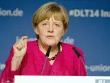 La canciller alemana, Angela Merkel, durante un discurso ante los participantes de la organización juvenil de su partido, CDU.