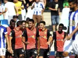 Los jugadores del Almería celebran uno de sus goles ante la Real Sociedad en el estadio de Anoeta.