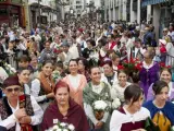 Miles de personas llenan el centro de Zaragoza durante la Ofrenda de Flores.