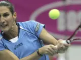 La tenista francesa Virginie Razzano, durante un partido de la eliminatoria de la Copa Federación de 2011 entre Francia y Rusia.